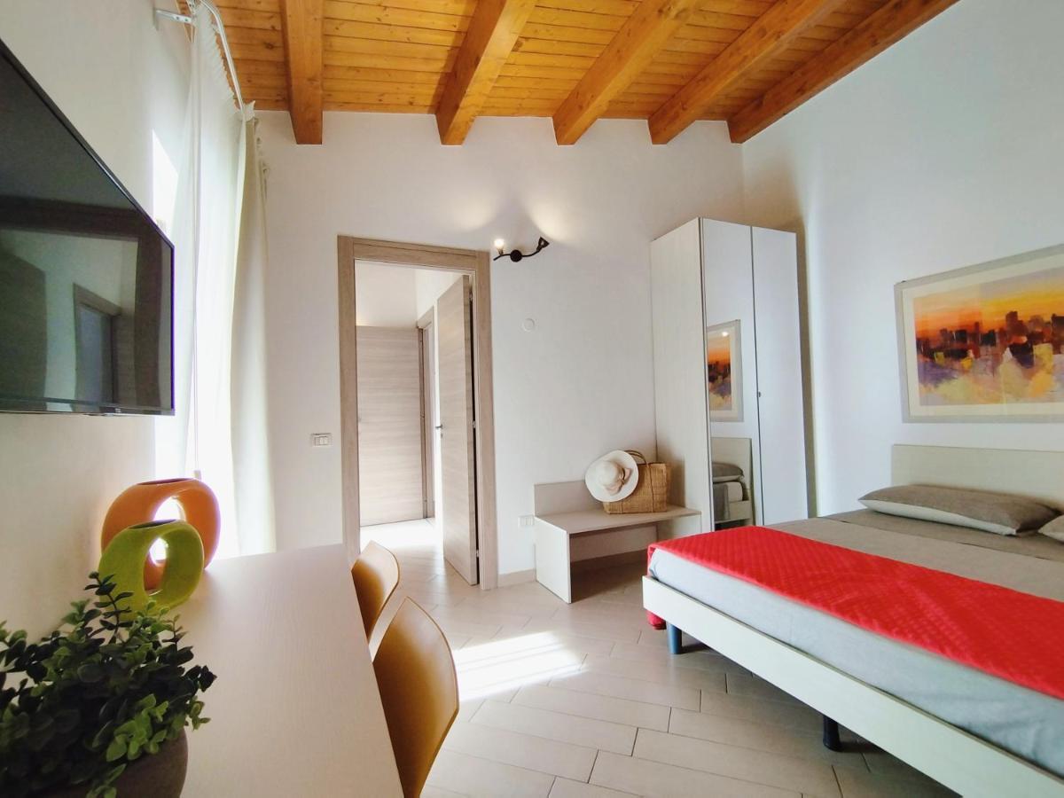 Alcamo Rooms Con Garage Privato Bagian luar foto